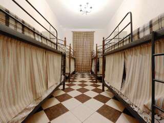 Отель Mini hotel Non-Stop Киев Кровать в общем 8-местном номере для мужчин и женщин-2